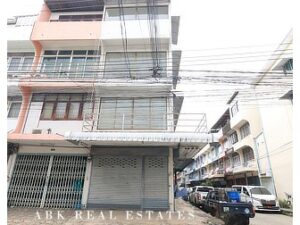 อาคารพาณิชย์ 4 ชั้น ห้องมุม ซ.ลาดพร้าว 64 แยก 2 ราคา 4.25 ล้านบาท